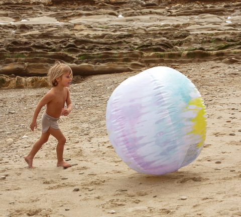Sunnylife - XL Beach Ball - Tye Dye