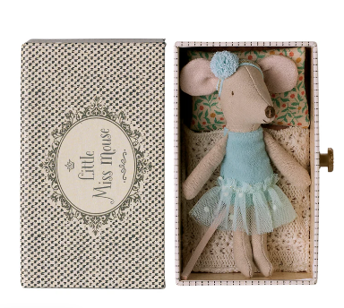 Maileg Dance Mouse on Daybed