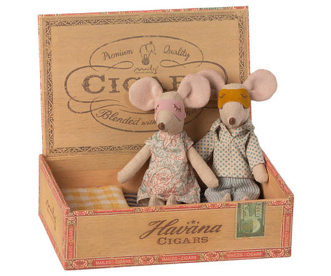 Maileg - Mum & Dad in Cigar Box