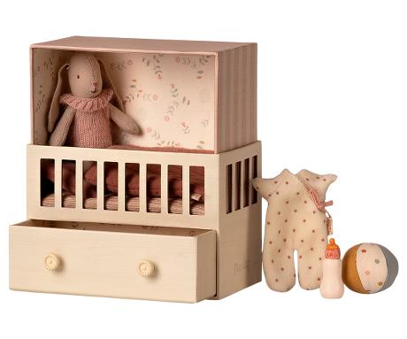 Maileg Baby Room with Micro Bunny - Rose.